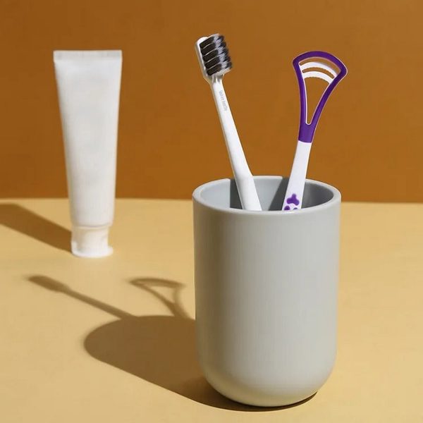 1 Piece Tongue Cleaner / Reduce Bad Breath